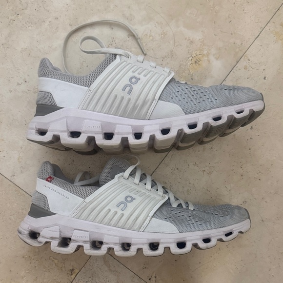 On cloudswift glacier/ white wombs running shoes size 7 - Picture 5 of 5